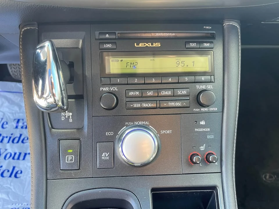 2011 Lexus CT - Image 17 of 18