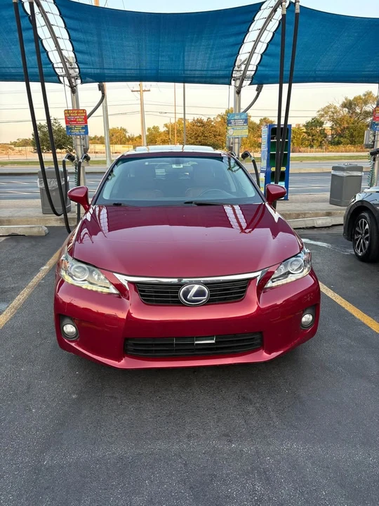 2011 Lexus CT - Image 2 of 8