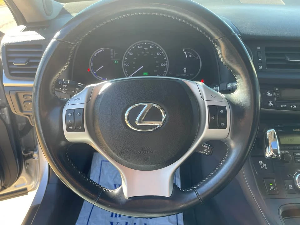 2011 Lexus CT - Image 15 of 18