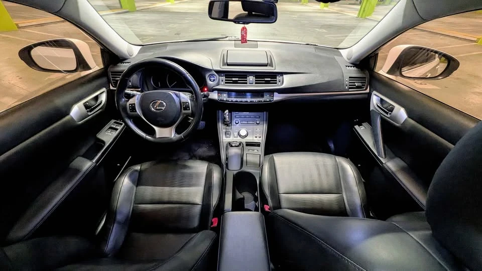 2011 Lexus CT - Image 10 of 11