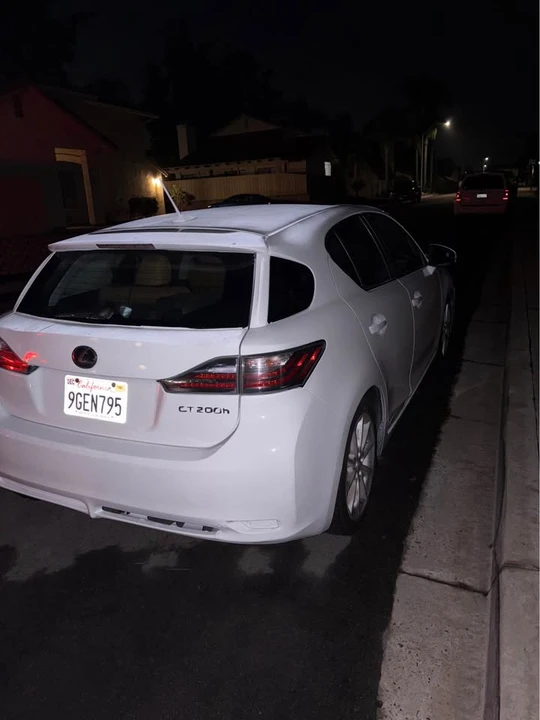 2011 Lexus CT - Image 2 of 11
