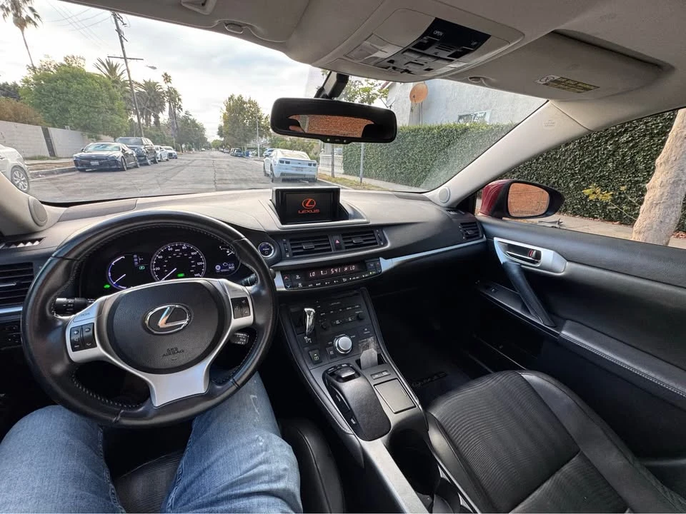 2011 Lexus CT - Image 10 of 12