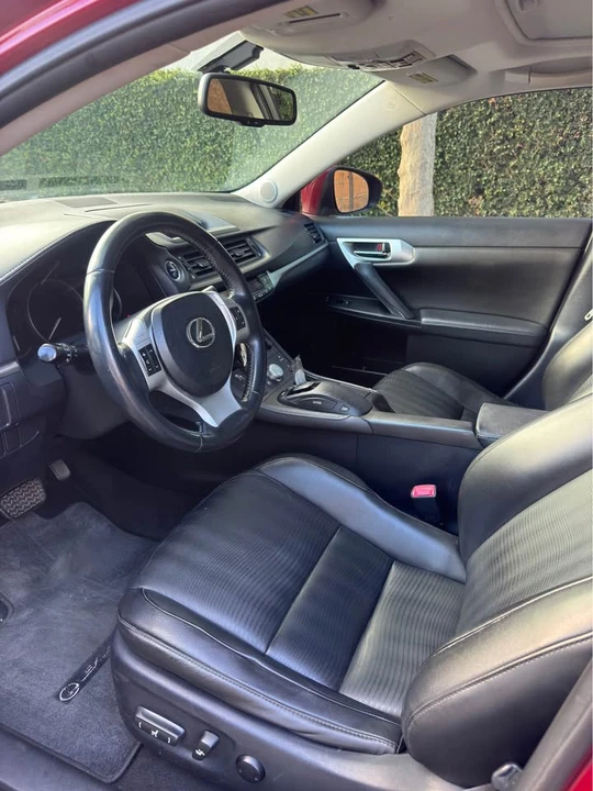 2011 Lexus CT - Image 8 of 12
