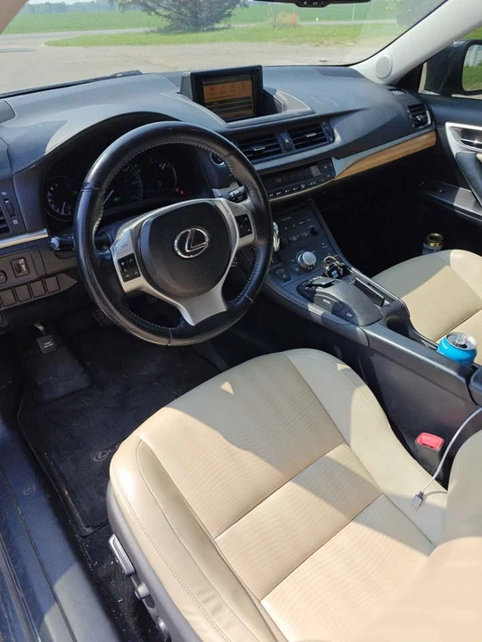 2011 Lexus CT - Image 5 of 5