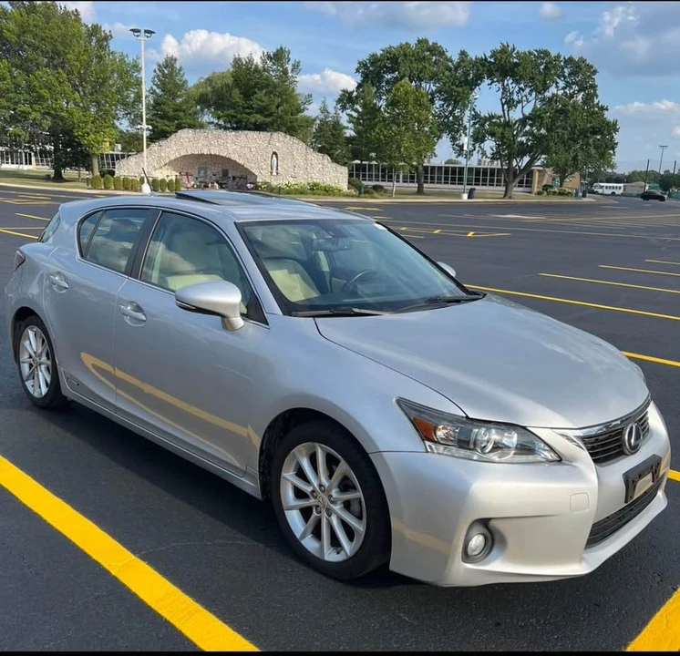2011 Lexus CT - Image 2 of 19