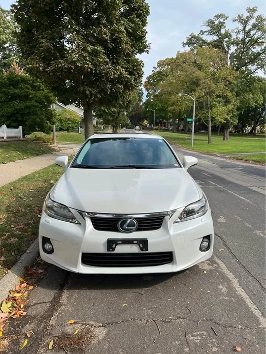 2011 Lexus CT - Image 2 of 14