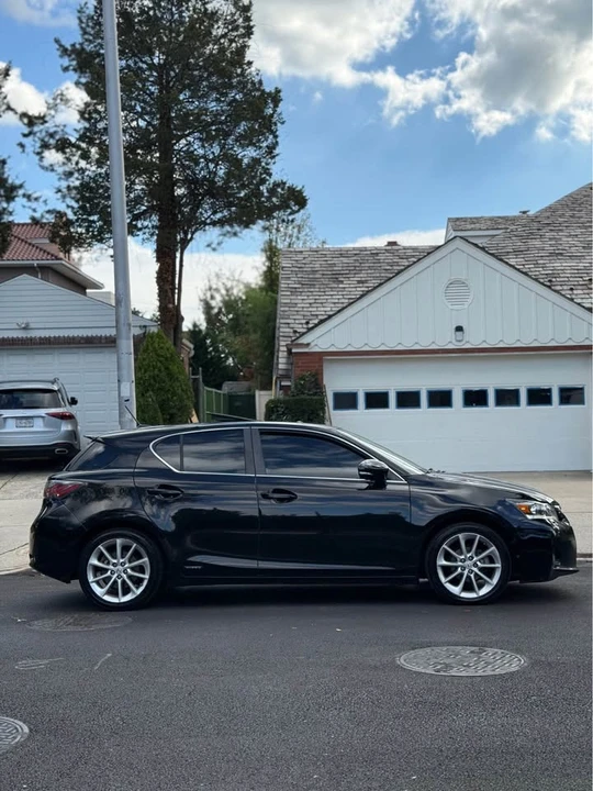 2011 Lexus CT - Image 2 of 19