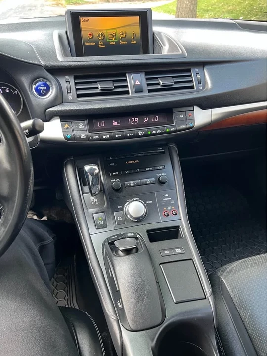 2011 Lexus CT - Image 11 of 14