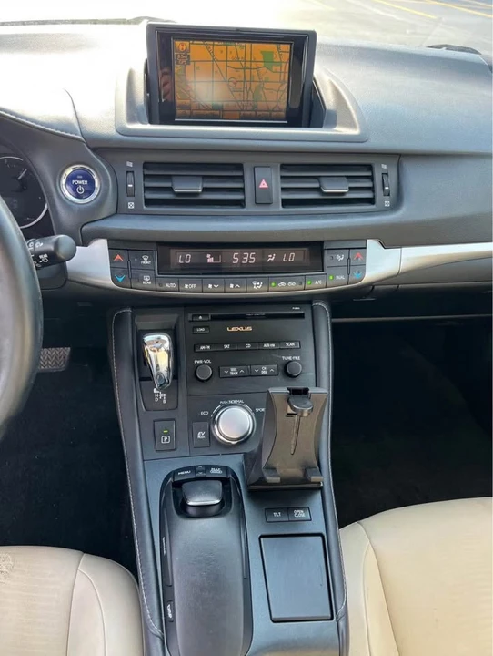 2011 Lexus CT - Image 6 of 19