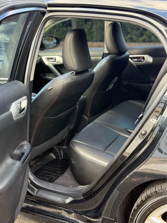 2011 Lexus CT - Image 8 of 19
