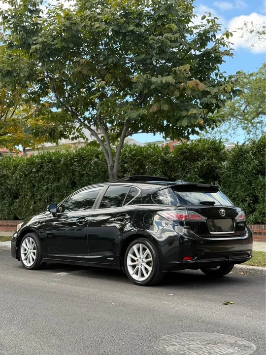 2011 Lexus CT - Image 18 of 19
