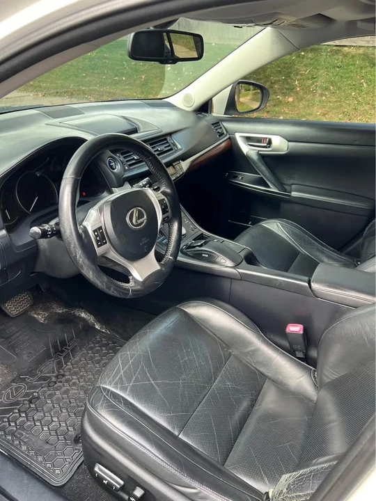 2011 Lexus CT - Image 10 of 14