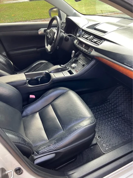 2011 Lexus CT - Image 12 of 14