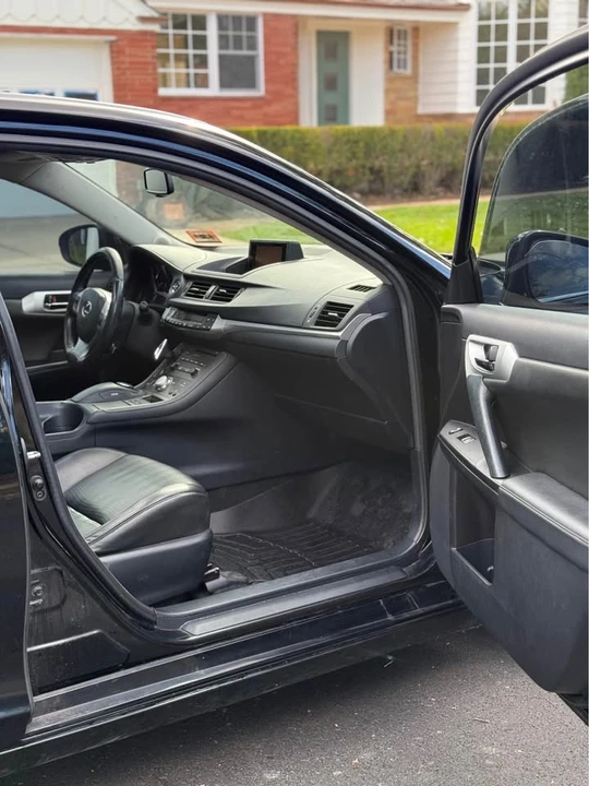 2011 Lexus CT - Image 13 of 19
