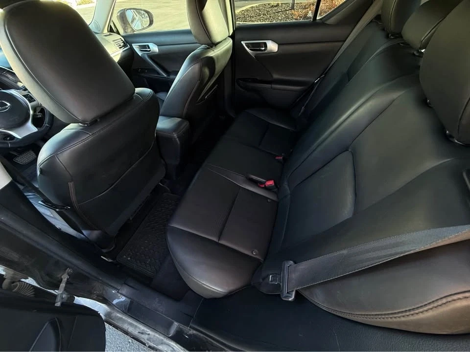 2011 Lexus CT - Image 8 of 14