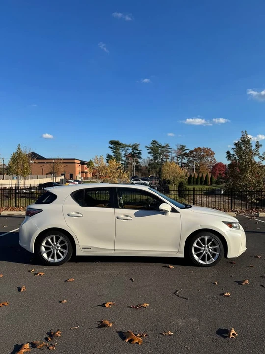 2011 Lexus CT - Image 3 of 18