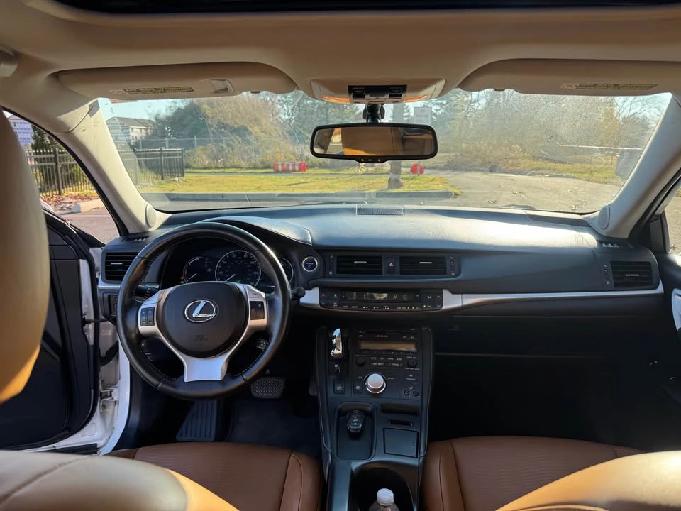 2011 Lexus CT - Image 11 of 18