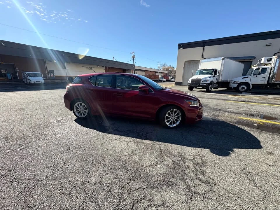 2011 Lexus CT - Image 2 of 17