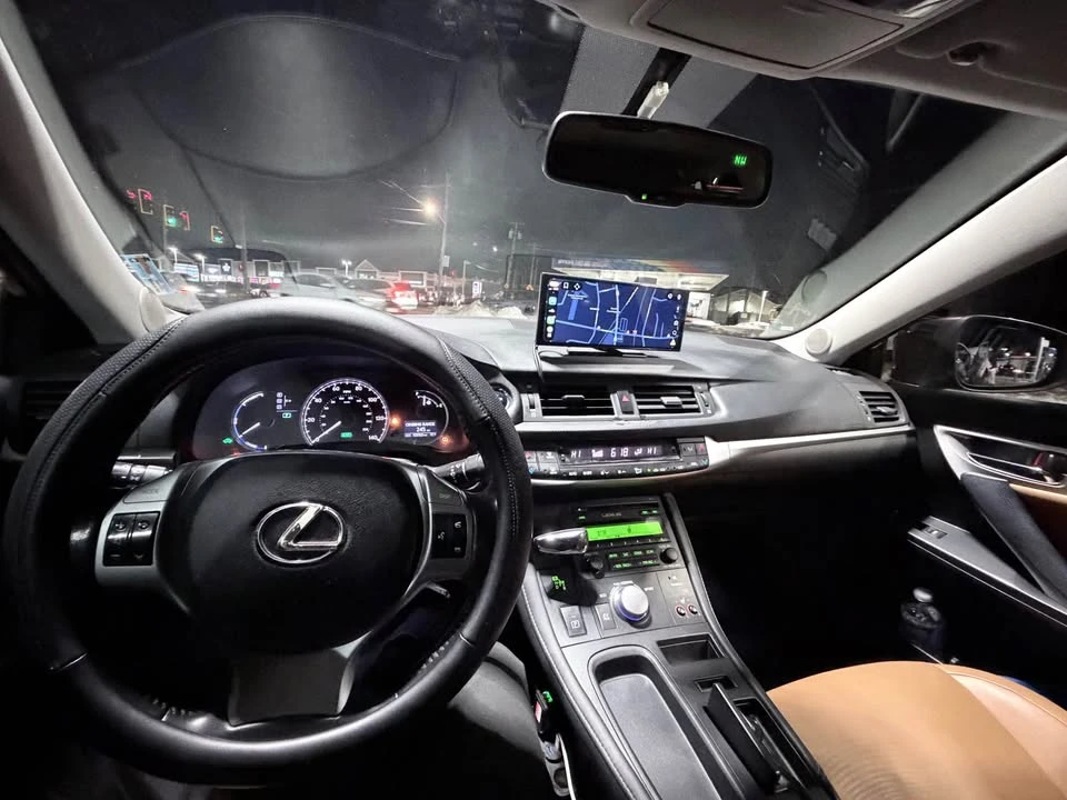 2011 Lexus CT - Image 11 of 12