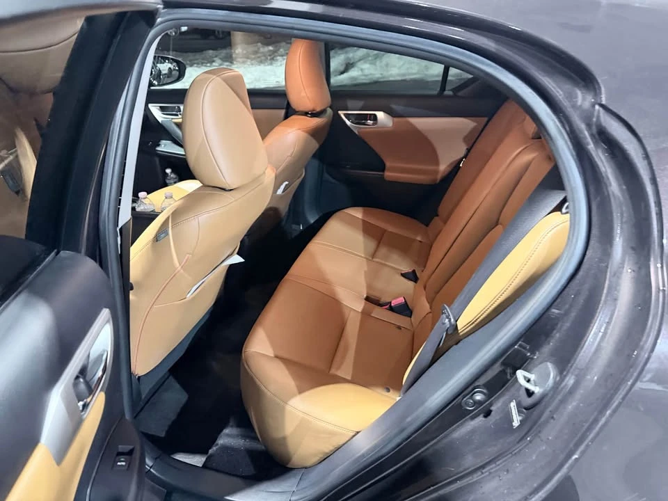 2011 Lexus CT - Image 7 of 12