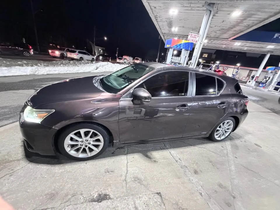 2011 Lexus CT - Image 2 of 12