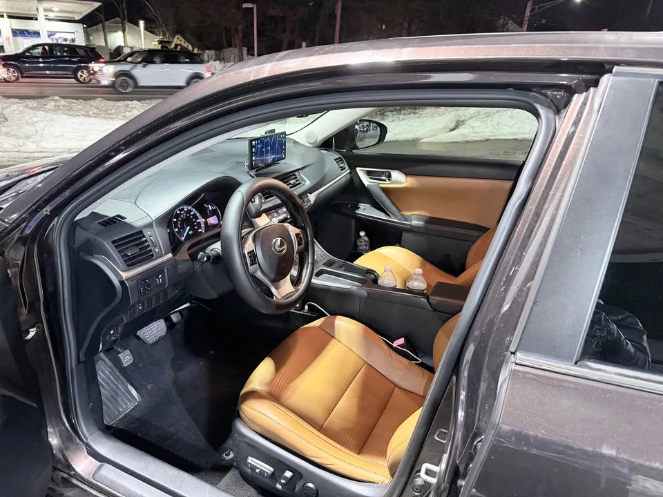 2011 Lexus CT - Image 6 of 12