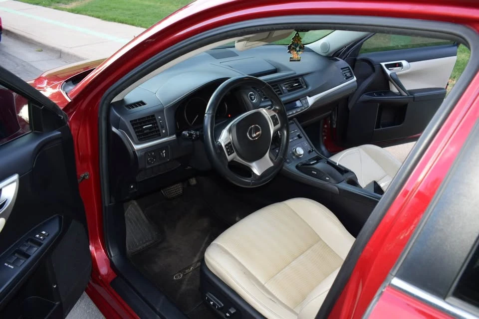 2011 Lexus CT - Image 2 of 9