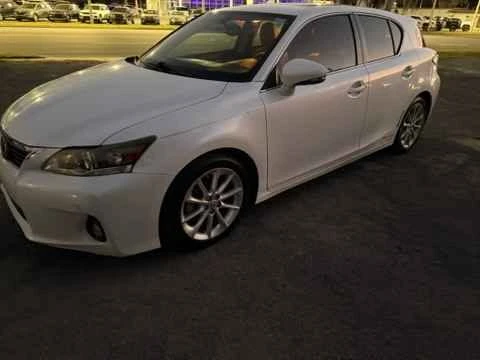 2011 Lexus CT - Image 2 of 18