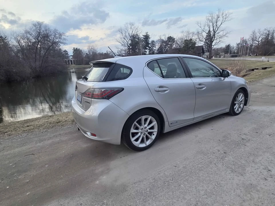 2011 Lexus CT - Image 3 of 10
