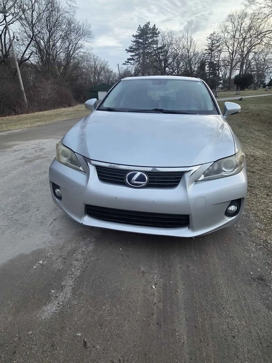 2011 Lexus CT - Image 2 of 10