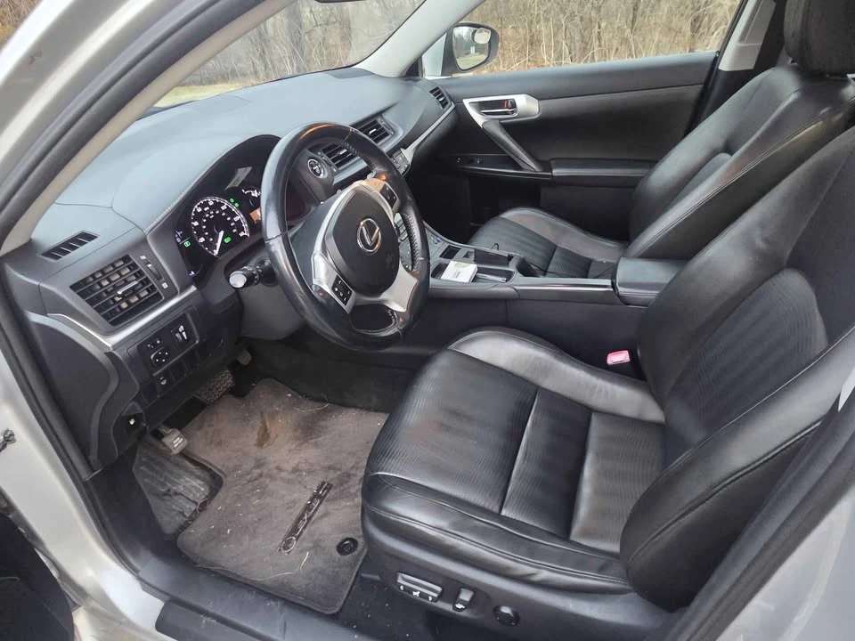2011 Lexus CT - Image 7 of 10