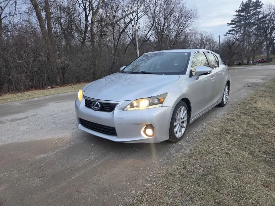 2011 Lexus CT - Image 6 of 10
