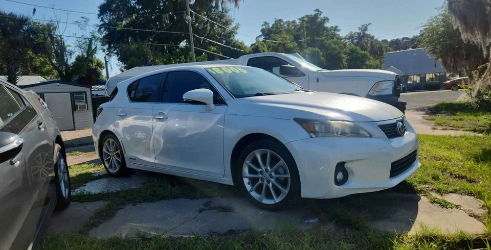 2011 Lexus CT - Image 15 of 18
