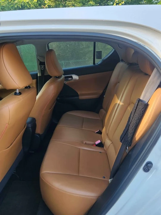 2011 Lexus CT - Image 13 of 18