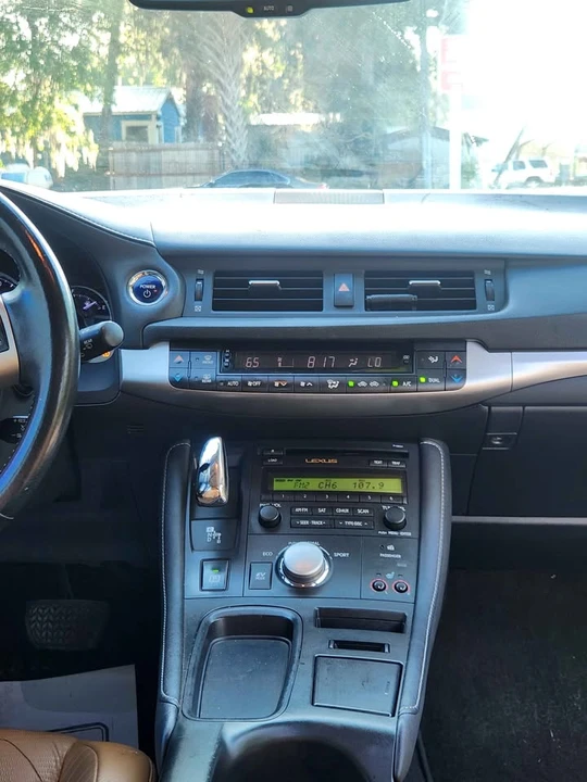 2011 Lexus CT - Image 11 of 18