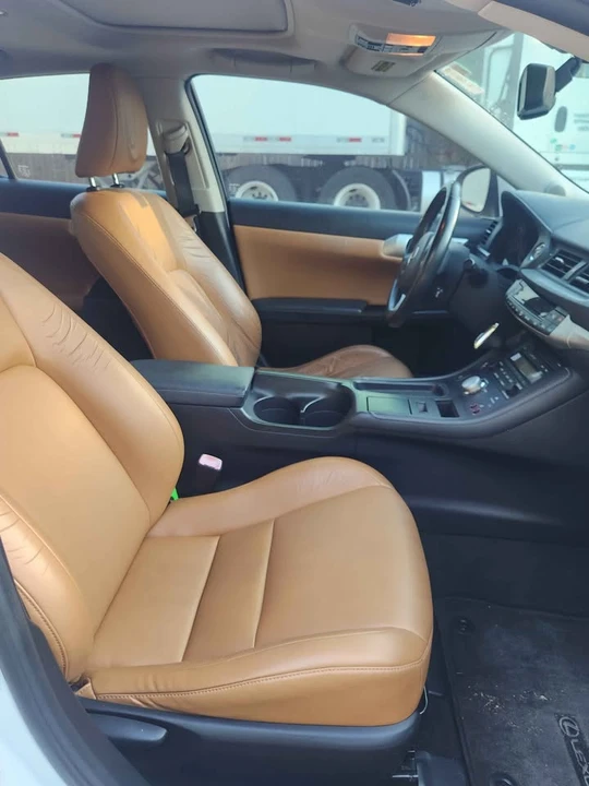 2011 Lexus CT - Image 12 of 18