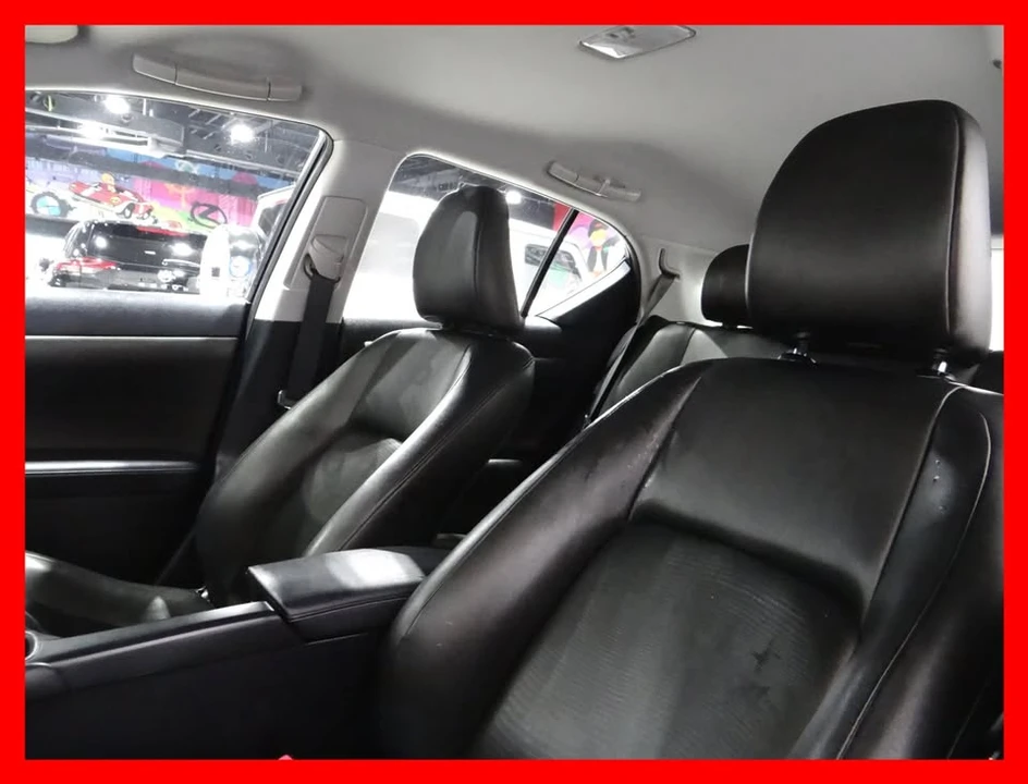 2011 Lexus CT - Image 11 of 20