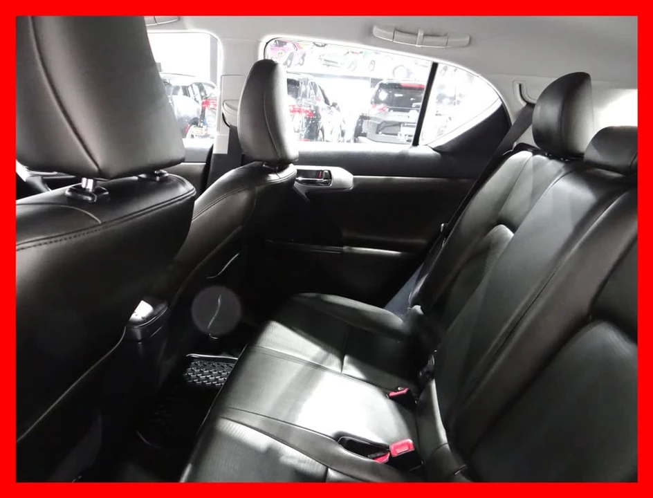 2011 Lexus CT - Image 12 of 20