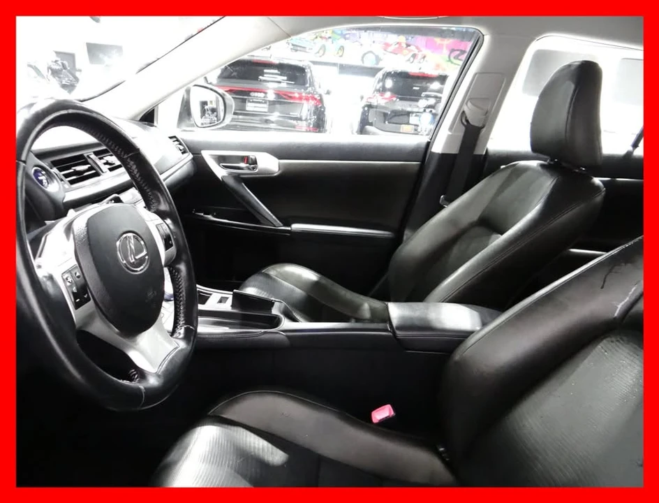 2011 Lexus CT - Image 10 of 20