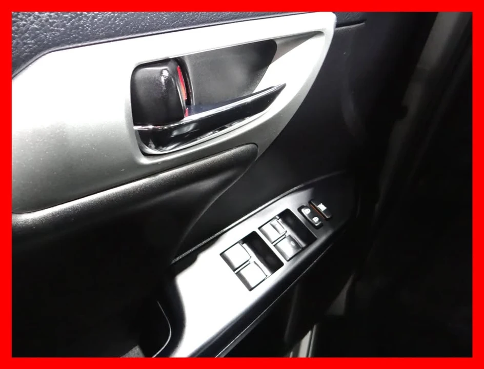 2011 Lexus CT - Image 13 of 20