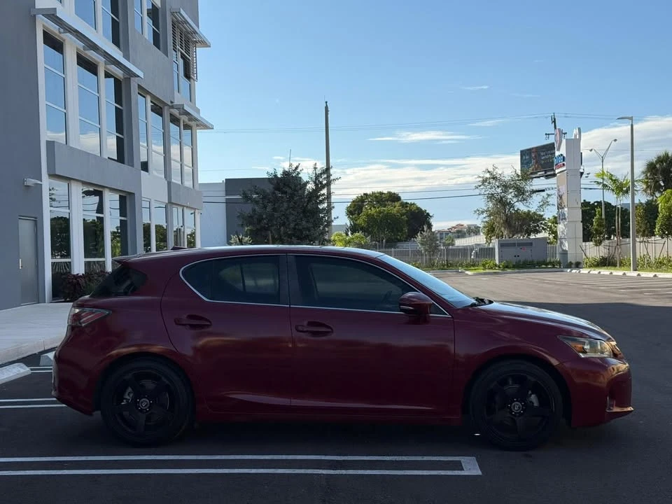 2011 Lexus CT - Image 13 of 14