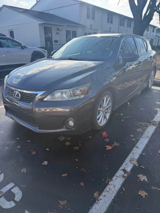 2011 Lexus CT - Image 2 of 10