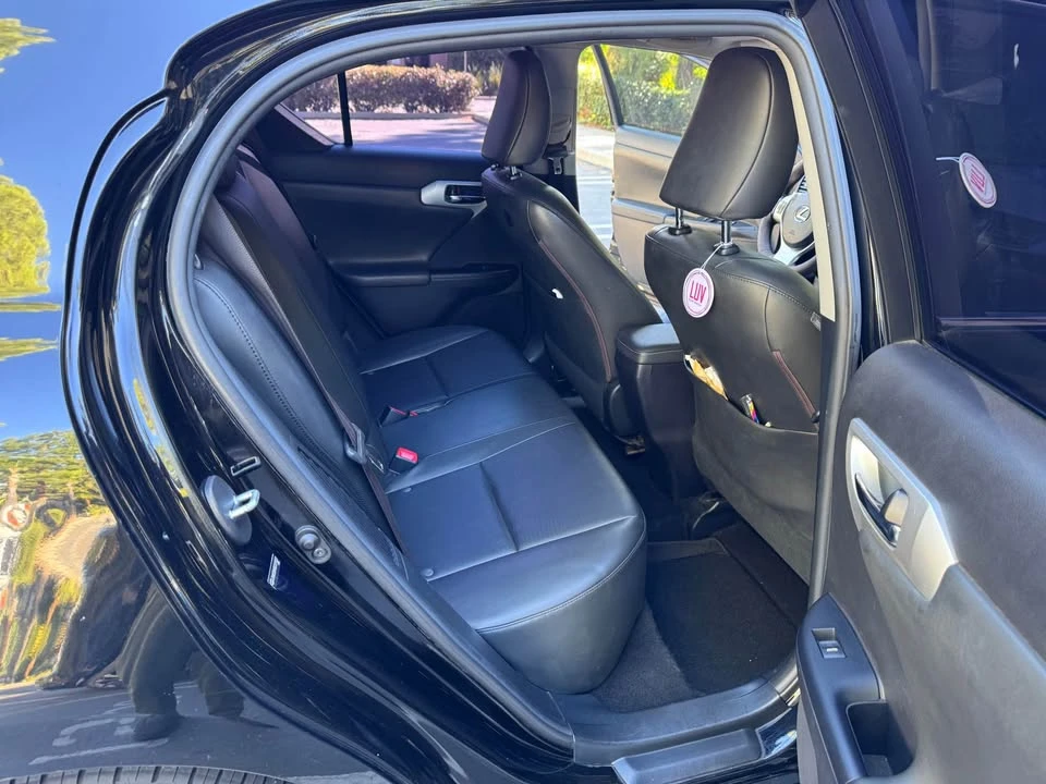 2011 Lexus CT - Image 14 of 15