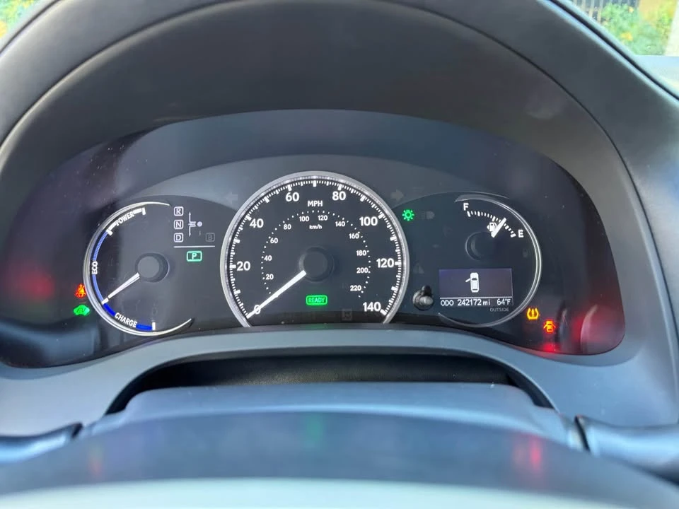 2011 Lexus CT - Image 12 of 15