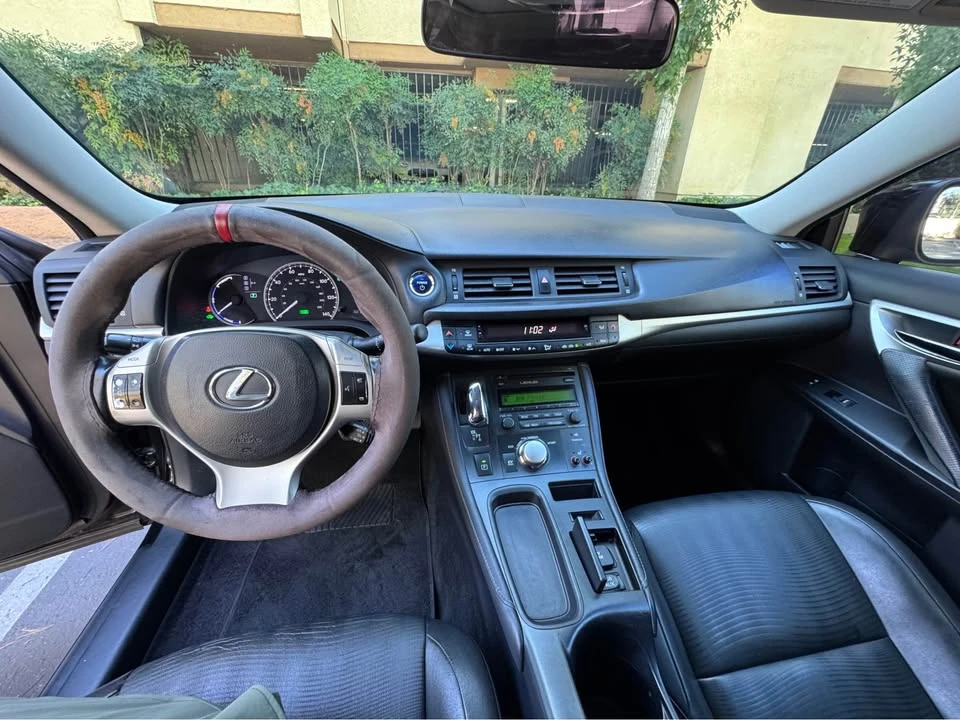 2011 Lexus CT - Image 13 of 15