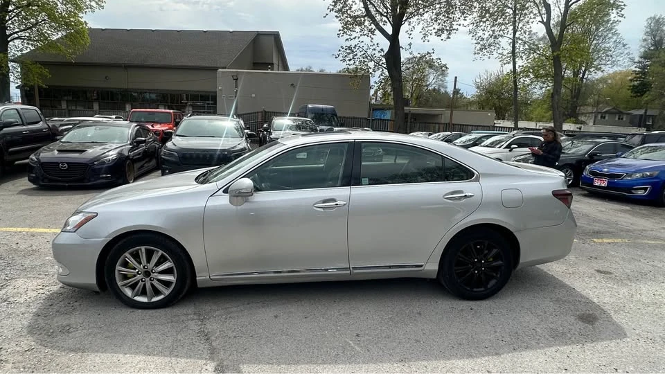 2011 Lexus ES 5th Gen - Image 2 of 9