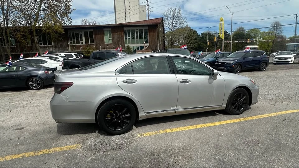2011 Lexus ES 5th Gen - Image 5 of 9