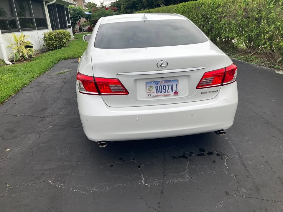 2011 Lexus ES 5th Gen - Image 2 of 19