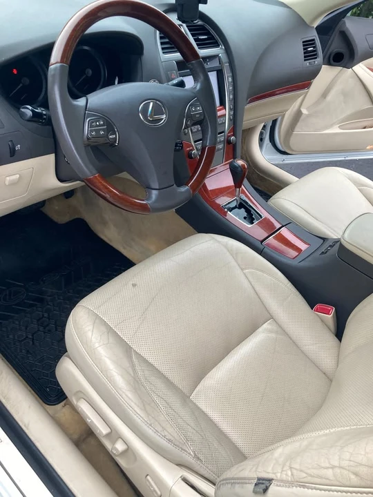 2011 Lexus ES 5th Gen - Image 5 of 19