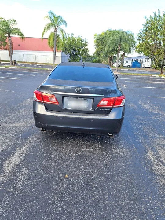 2011 Lexus ES 4th Gen - Image 5 of 12